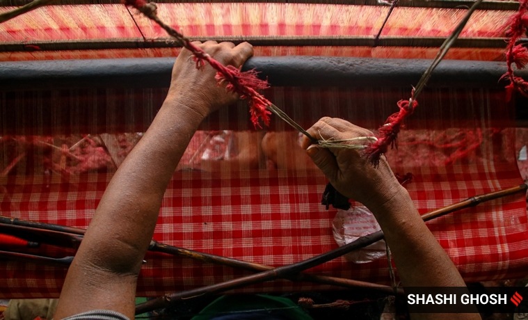 west bengal, basirhat, amtala, north 24 parganas, towl, towel weaver, towel weaving, art, artist, dying art, india, indian express