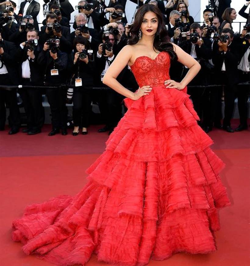 Aishwarya Rai Bachchan B'day Special : Look How The Diva's Cannes Outfit  Evolved Over The Years - EBNW Story