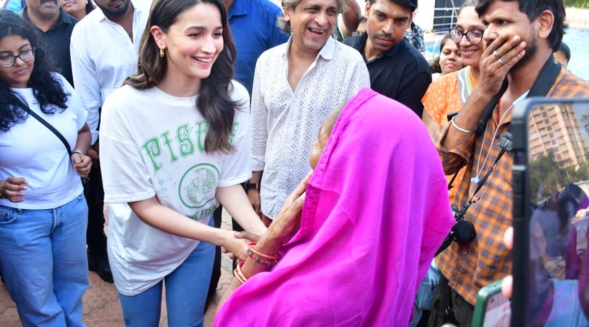 Alia Bhatt's sweet interaction with paparazzo's mother is winning hearts on  the internet, watch video | Bollywood News - The Indian Express