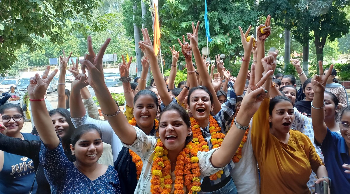 Tamil Nadu Plus Two Results 2023: Daughter of a carpenter tops in HSE result | Education News - The Indian Express