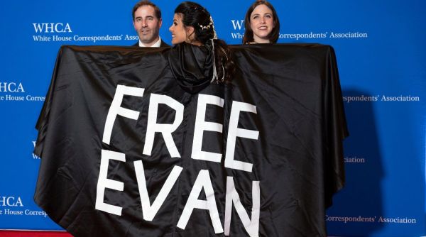 Known for laughs, DC dinner spotlights risks to journalism