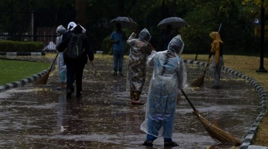 Delhi weather, delhi rain, delhi thunderstorm, thunderstorms wreak havoc in Delhi, IMD prediction about delhi weather, flights hit, Strong winds, indian express, indian express news