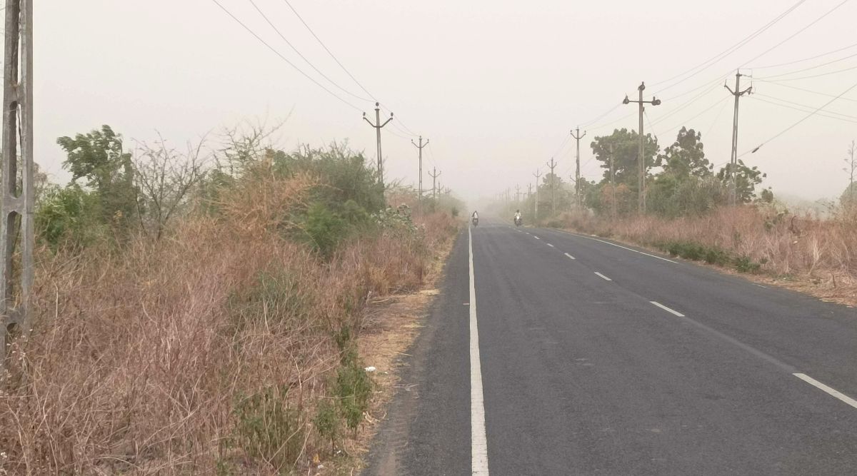 Dust Storm Hits Gujarat S Saurashtra Region Traffic Moves Slowly Amid Reduced Visibility