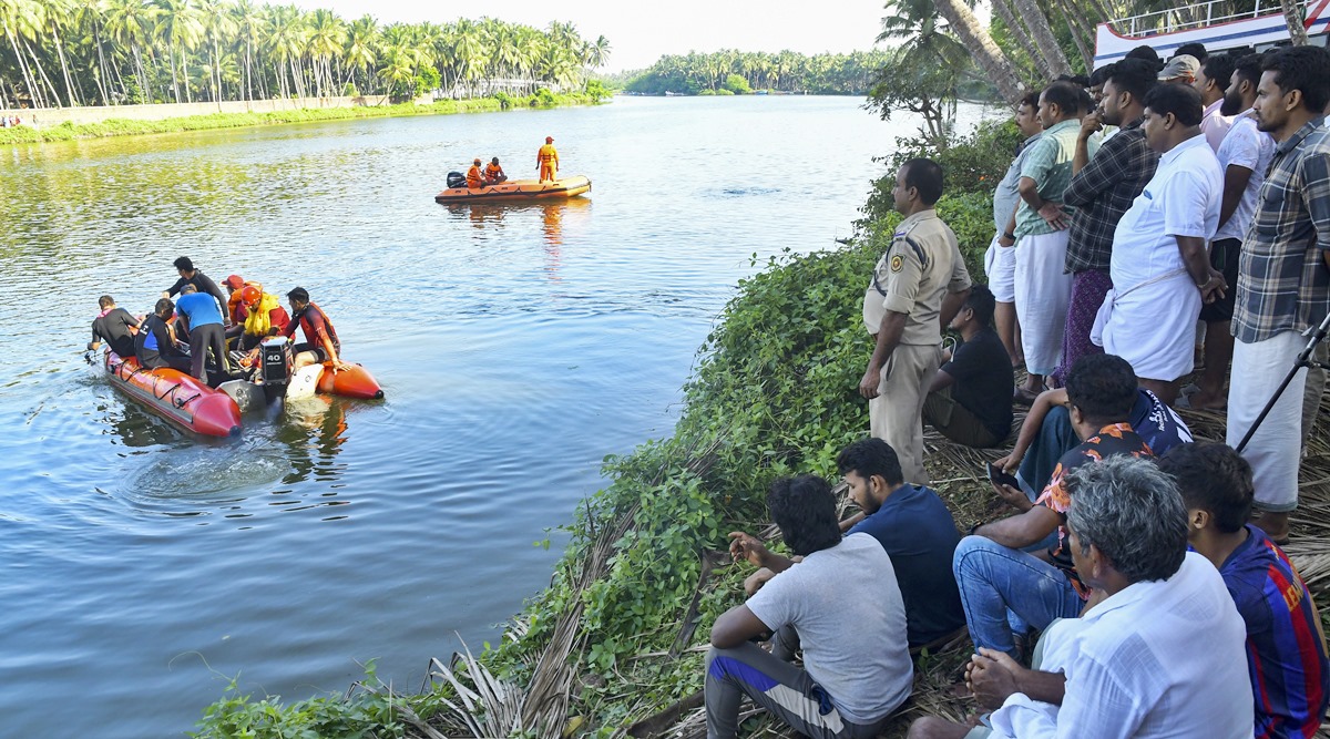 Aalappula Bote Housh Sex Vidio - Kerala boat mishap: Owner charged with murder, HC initiates suo motu case |  Thiruvananthapuram News, The Indian Express