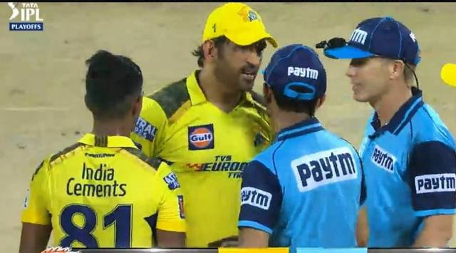 ms dhoni and umpires