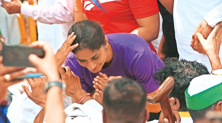 Jantar Mantar, Jantar Mantar protest, Vinesh Phogat, Bajrang Punia, Sakshi Malik, Brij Bhushan Sharan Singh, Brij Bhushan Sharan Singh FIR, Wrestlers Protest, wrestlers complaint, wrestlers protest, Wrestling Federation of India, WFI, Indian Wrestling, Wrestling in India, India Wrestling, Jantar Mantar, Jantar Mantar protest, Jantar Mantar dharna, balali, Mahavir Phogat, Mahaveer Phogat, Babita Phogat, Geeta Phogat, Sangeeta Phogat