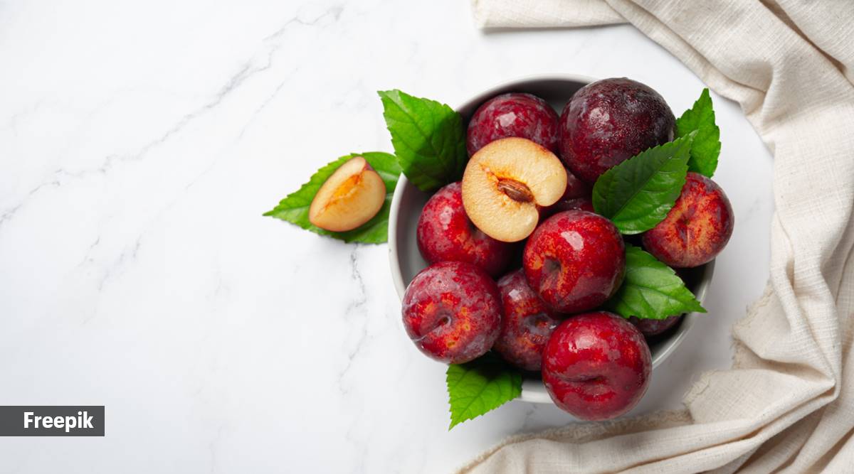 Diabetics, you can enjoy a 100g serving of plums twice daily at these times