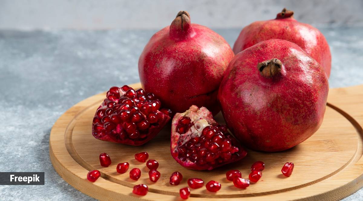 Pomegranate contain cheap which vitamin