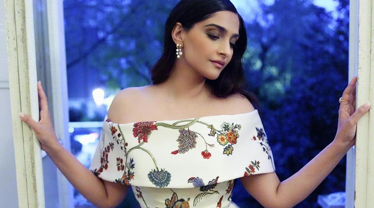Sonam Kapoor Xxx Live Video - Sonam Kapoor's dress at Prince Charles' coronation compared to a bedsheet,  actor thanks blogger who comes to her defence | Bollywood News - The Indian  Express