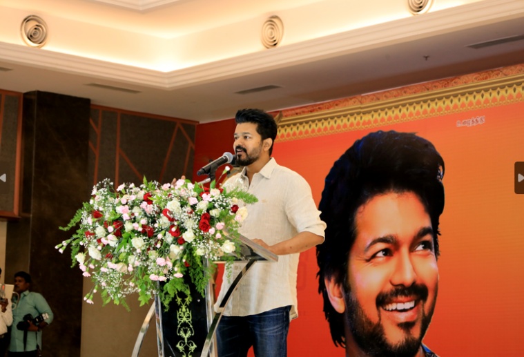 actor vijay felicitates students