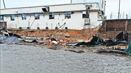 Gujarat factory wall collapse, Panchmahal factory wall collapse, Vadodara, Panchmahals district administration, Ahmedabad news, Gujarat, Indian Express, Current affairs