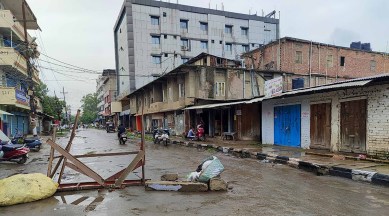 Security forces look at buffer zones on fringes of Imphal valley to check mobs