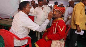 Health dept sets up five camps to screen Warkaris free of cost