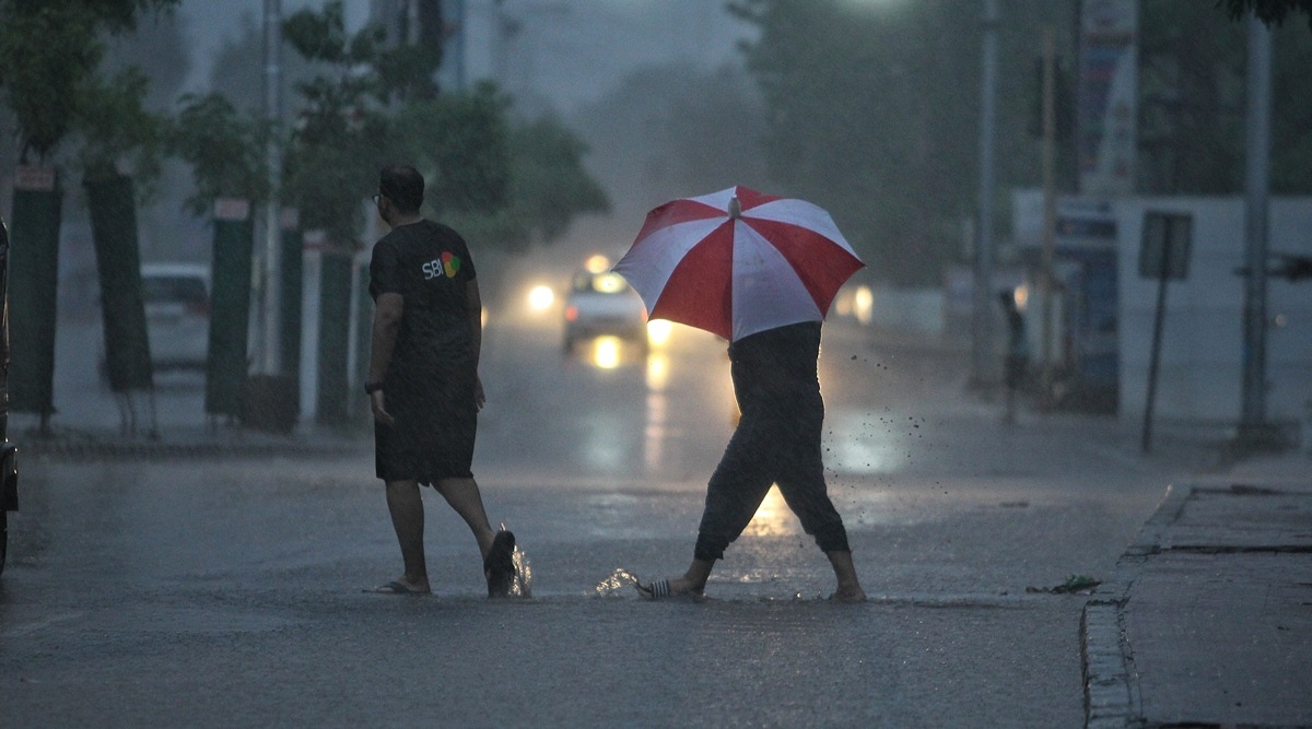 Cyclone Biparjoy batters Gujarat coast, trail of destruction feared; at ...