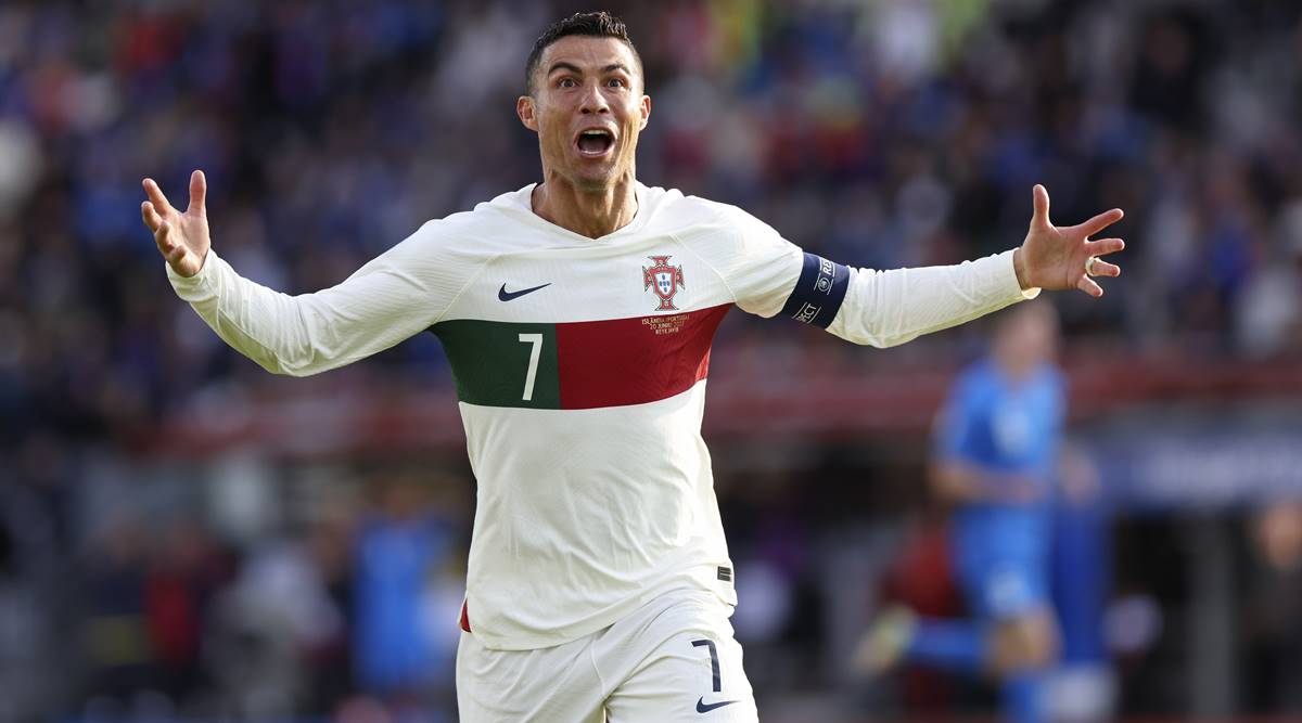 Veja: Cristiano Ronaldo recebe o prémio Guinness World Records e marca o golo da vitória de Portugal na qualificação europeia