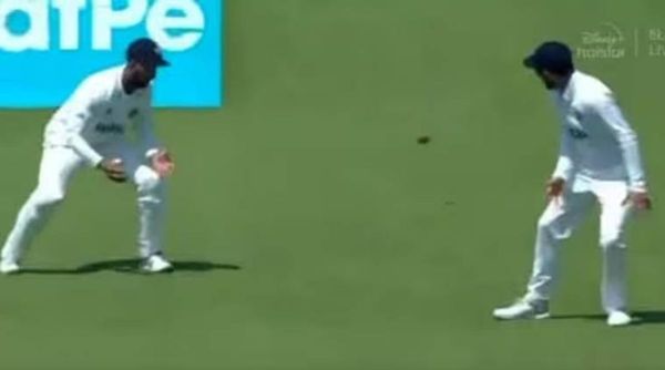 Cheteshwar Pujara at first slip and Virat Kohli at second slip