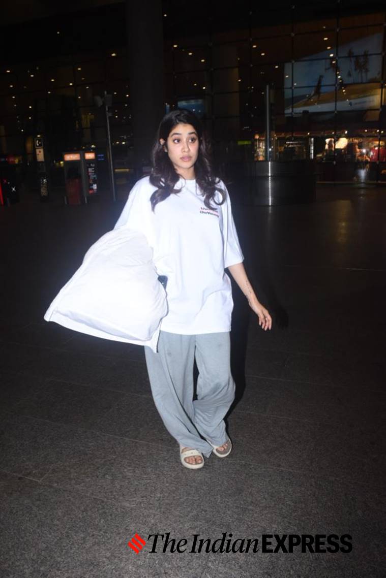 Airport Fashion Janhvi Kapoor To Ram Charan Celebs Keep It Comfy Fashion News The Indian