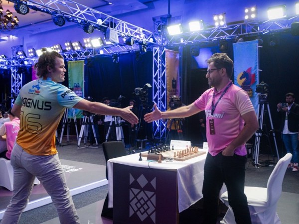 Aronian defeats Carlsen and Nepomniachtchi in Global Chess League 