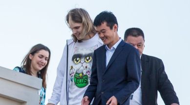 Ding Liren of China and Richard Rapport prepare for their game in the  News Photo - Getty Images