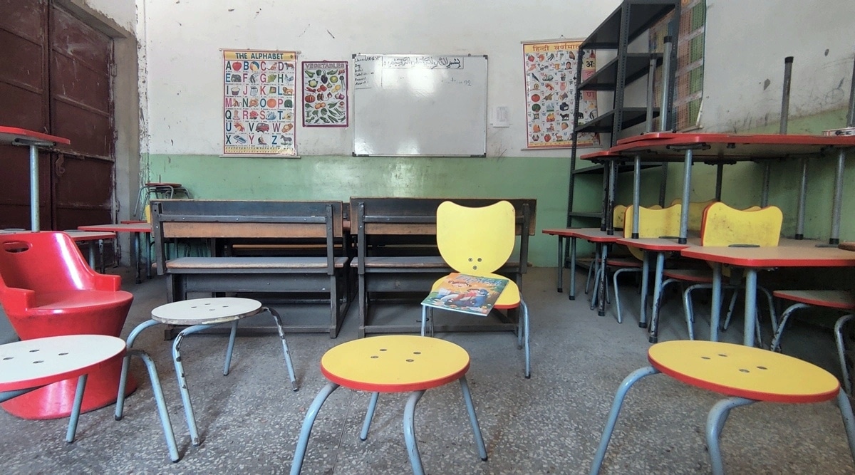 Madhya Pradesh: FIR against Damoh school authorities over headscarf row