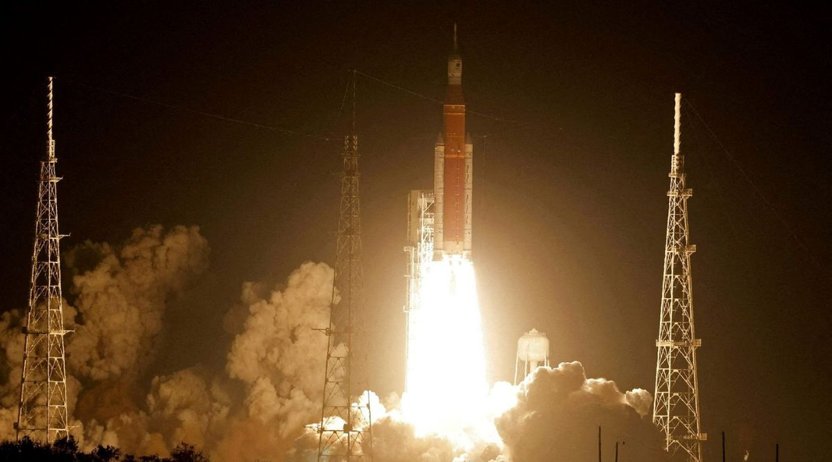 SLS rocket laiunch during NASA's Artemis 1 mission