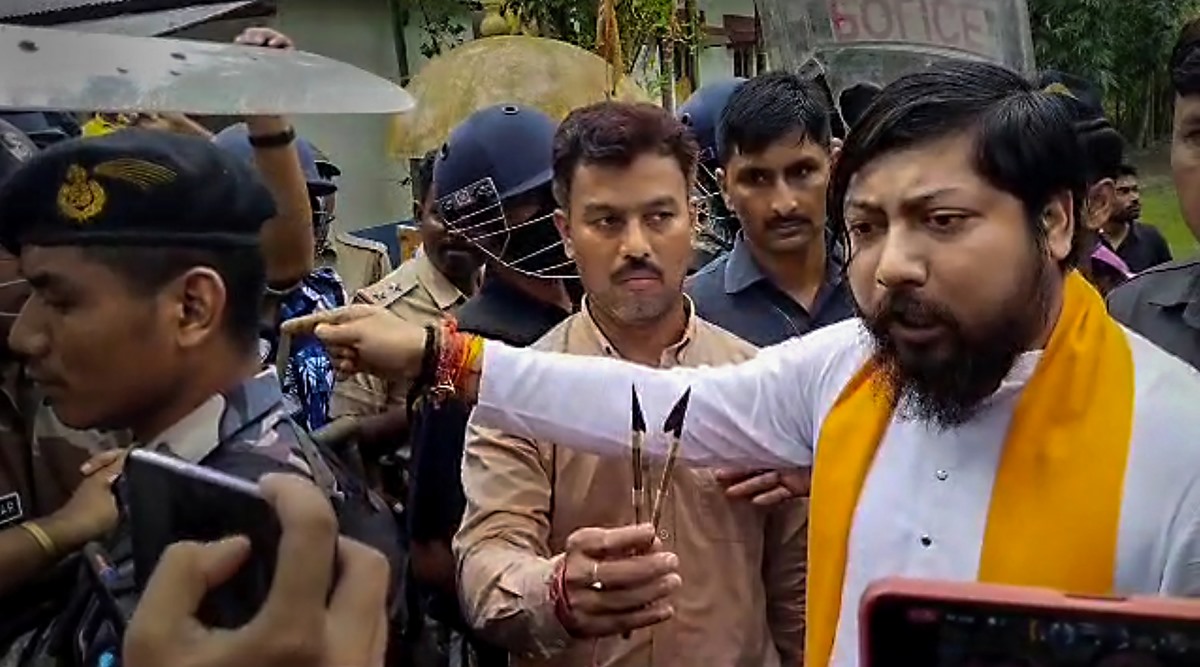 Union minister Nisith Pramanik's convoy attacked in Bengal | Kolkata News, The Indian Express - Vimarsana News