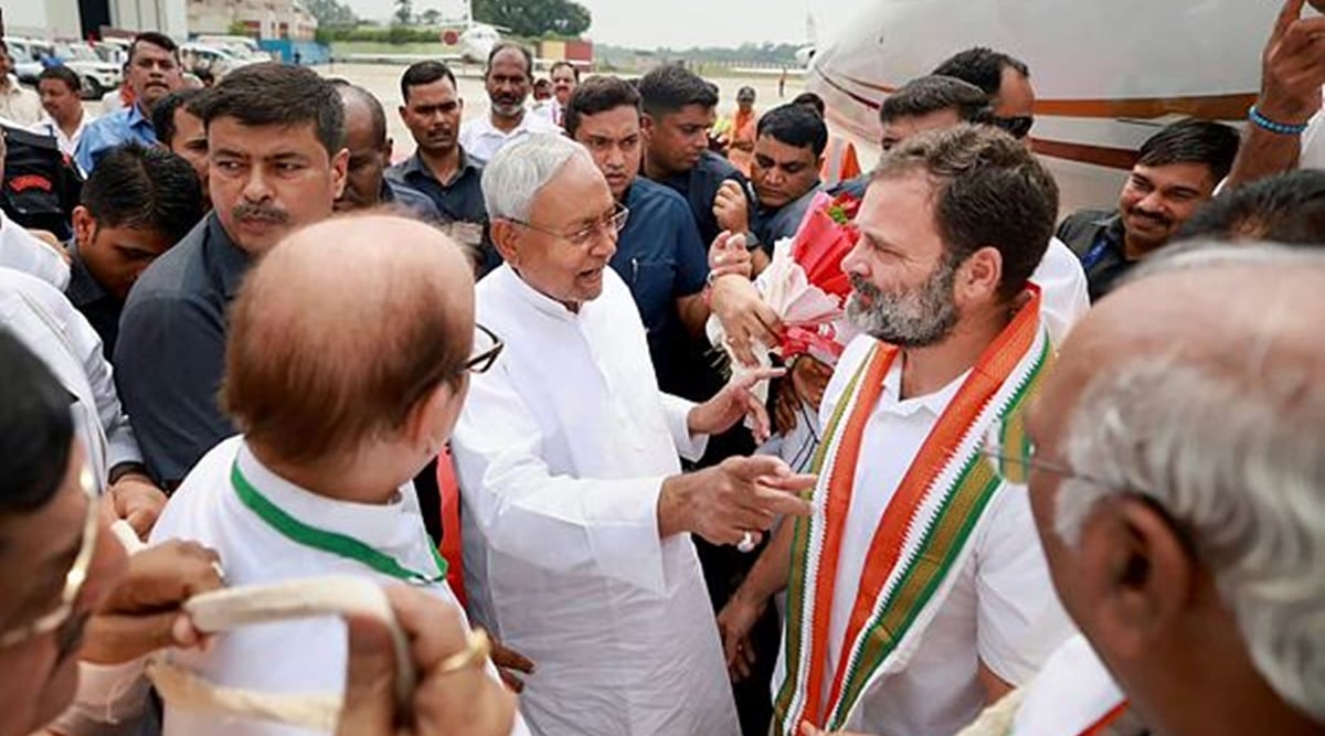 Photo Session In Patna Gathbandhan Of Thugs Bjp Leaders Target Patna Opposition Meet