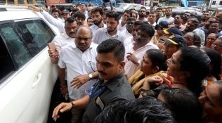 Assault on civic official: Parab, six others file anticipatory bail applications