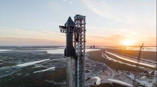 NASA to help private companies, including SpaceX, Blue Origin, build ...