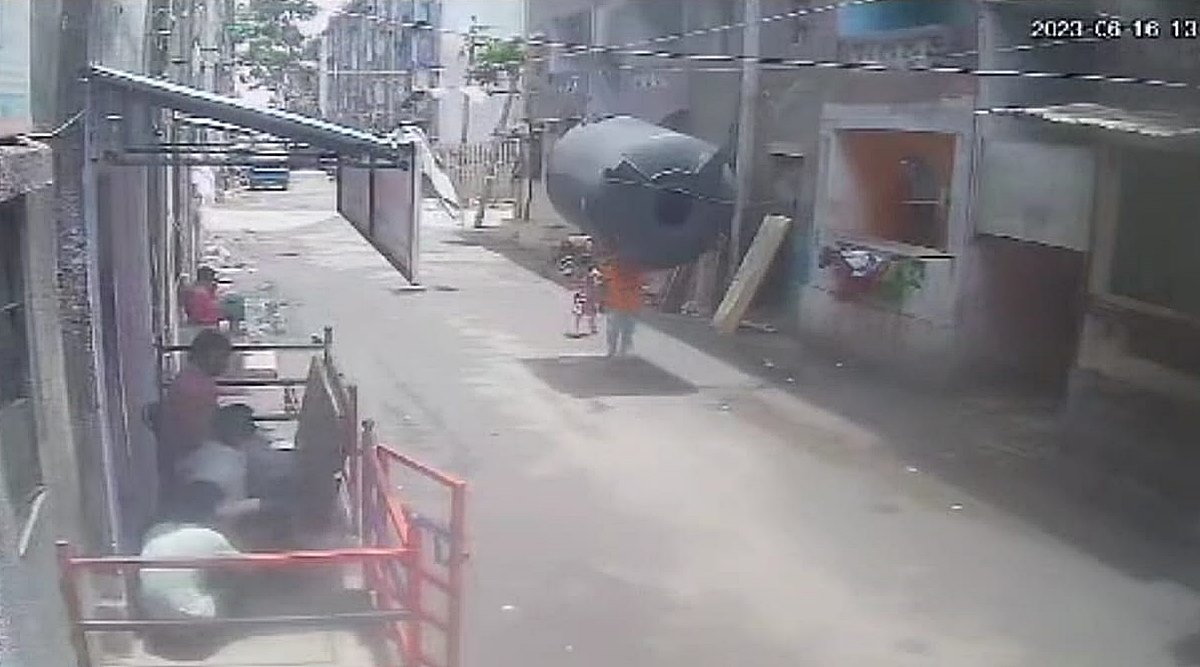 One killed and another injured as high-speed winds cause destruction in Surat over 2 days - Vimarsana News