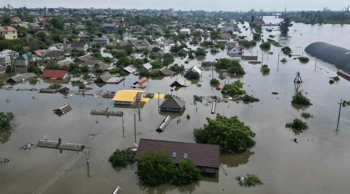 Floodwaters continue to rise in Ukraine’s Kherson after dam break | Top ...