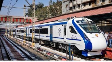 Modi flags off mumbai-goa vande bharat train