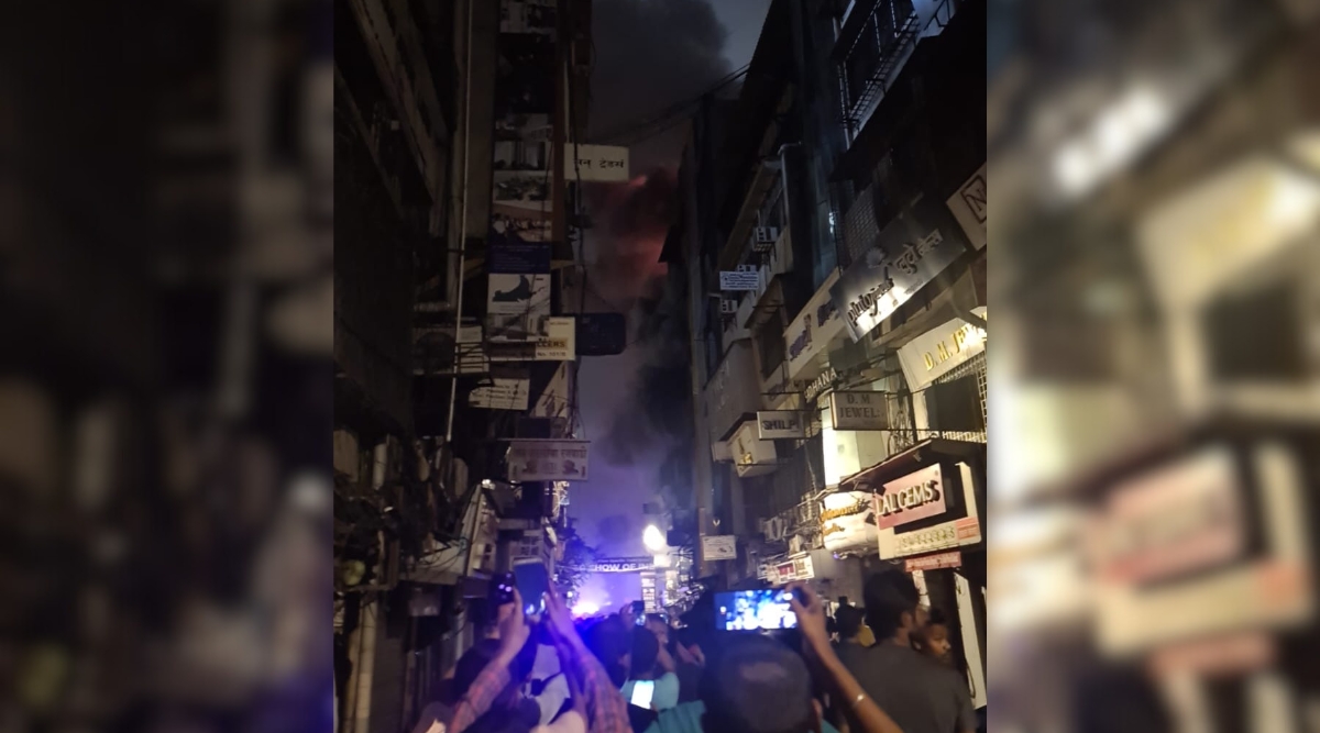 Major fire breaks out in Mumbai's Zaveri Bazaar | Mumbai News, The Indian Express - Vimarsana News