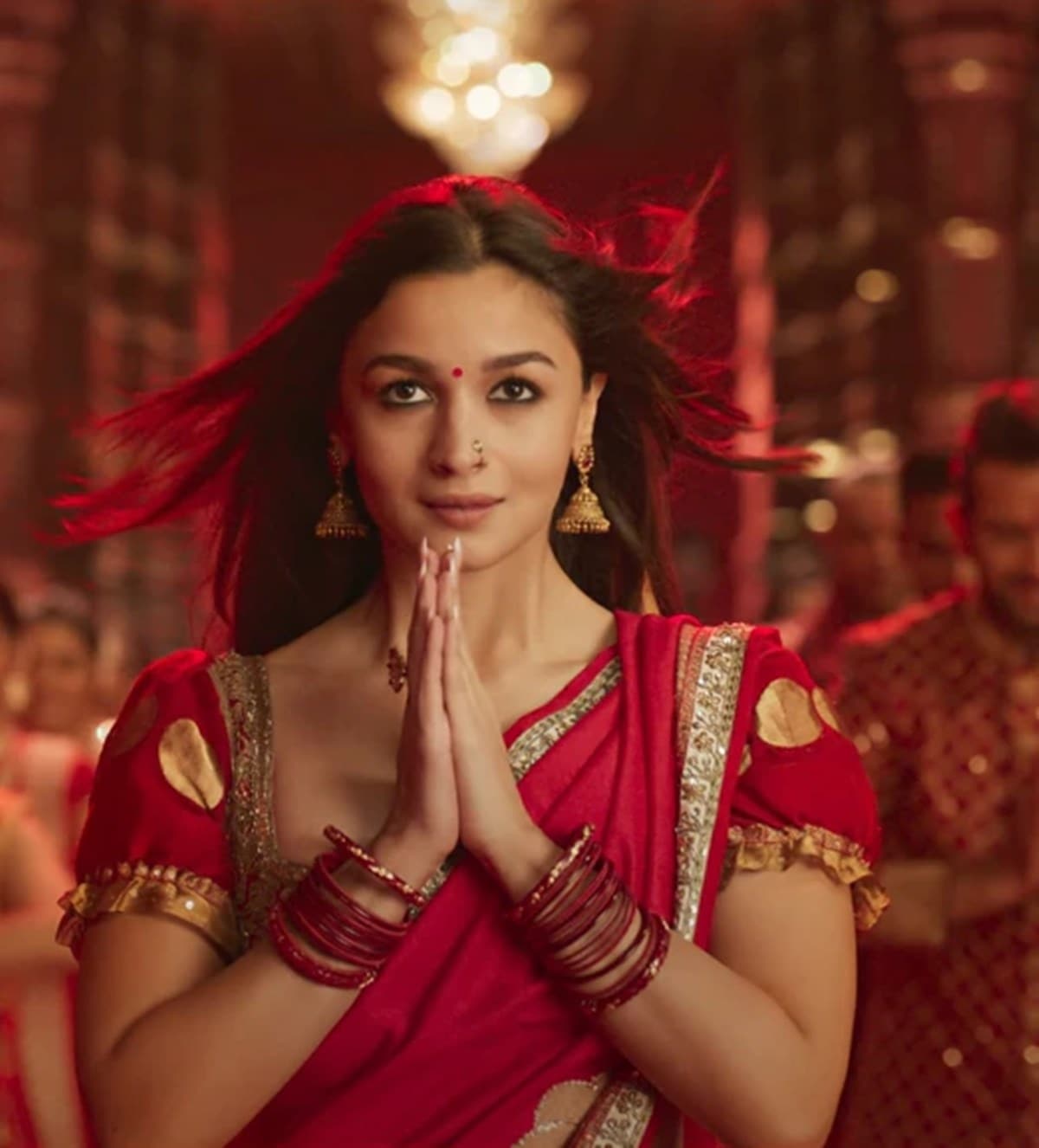 Alia Bhatt's saris steal the show in Rocky Aur Rani Kii Prem Kahaani  teaser; don't miss these looks | Lifestyle News,The Indian Express