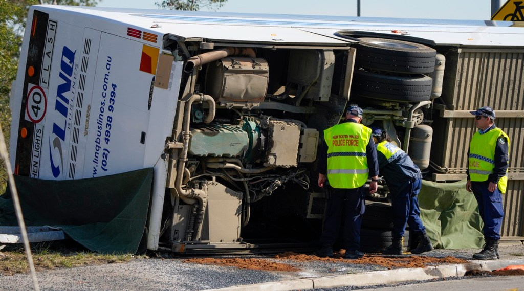 Bus carrying wedding guests near Sydney rolls over, killing 10 and(00)