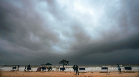 Cyclone Biparjoy, Biparjoy makes landfall, cyclone Biparjoy makes landfall, Gandhinagar cyclone, Gujarat cyclone, Indian Express, India news, current affairs