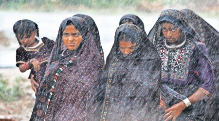 Cyclone Biparjoy, Biparjoy makes landfall, cyclone Biparjoy makes landfall, Gandhinagar cyclone, Gujarat cyclone, Indian Express, India news, current affairs