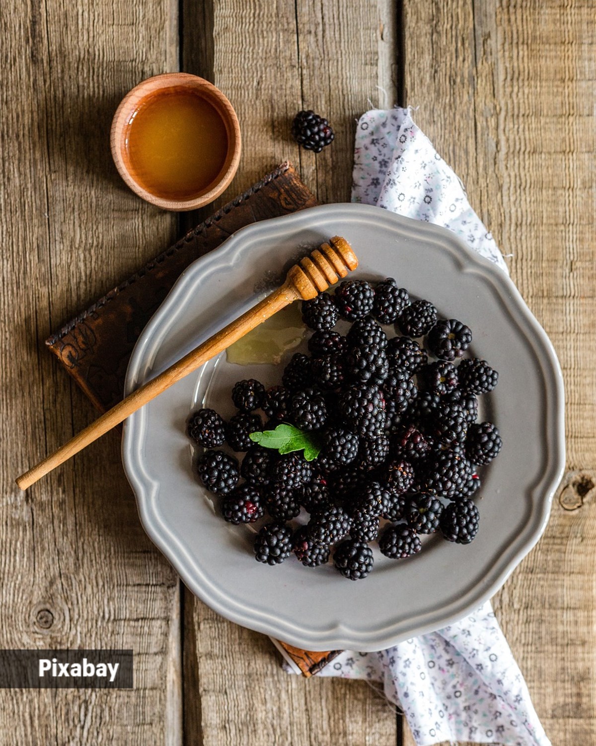 Nutrition alert Here’s what a 100 gram serving of blackberries