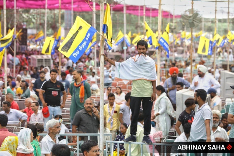 Students to workers, hundreds flock to Ramlila Maidan for AAP’s ‘maha ...