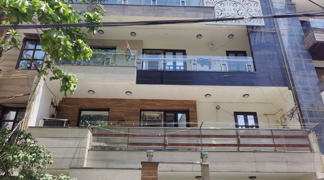 retired All India Radio employee found dead, Delhi flat robbery, Tutors held in Delhi flat robbery, delhi police, delhi crime news, delhi crimes, indian express news