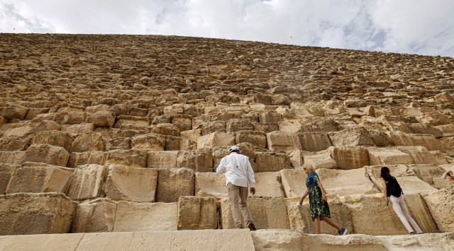 US First Lady Jill Biden, center, visits the historical site of Giza Pyramids, near Cairo, Egypt, June 3, 2023. (AP)
