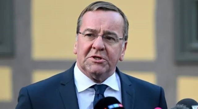 german defence minister offers troops to nato