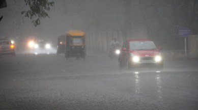 IMD weather warning, IMD weather preduiction, Pune rain, Pune rainfall, more rain prediction, heavy rain expectation, pune weather, pune temperature, indian expressm, indian express news