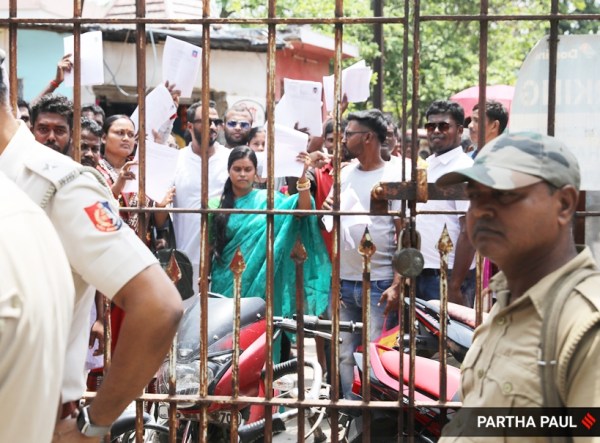 BJP candidates from Nazat I and II blocks in North 24 Parganas district knock on the doors of Sub-Divisional Office at Basirhat to file their nomination papers, after not being able to do the same at local BDO office.Express photo by Partha Paul.Kolkata .14.06.23.