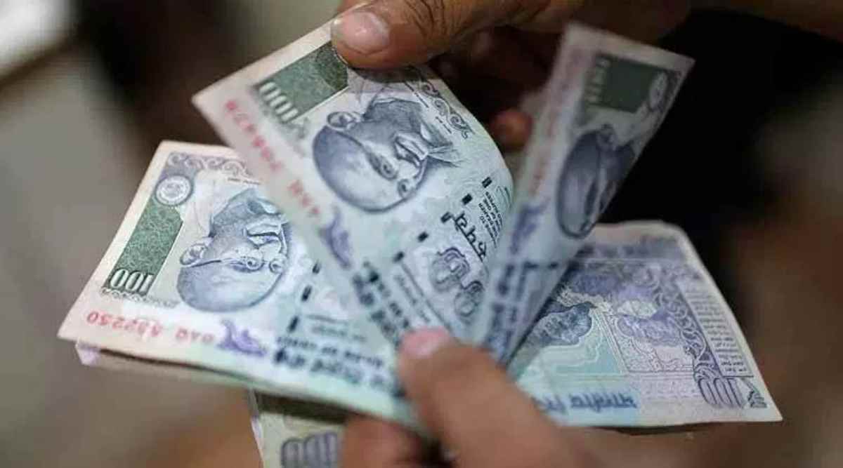 Watchman duped of Rs 32 lakh on pretext of getting job for his daughter - Vimarsana News