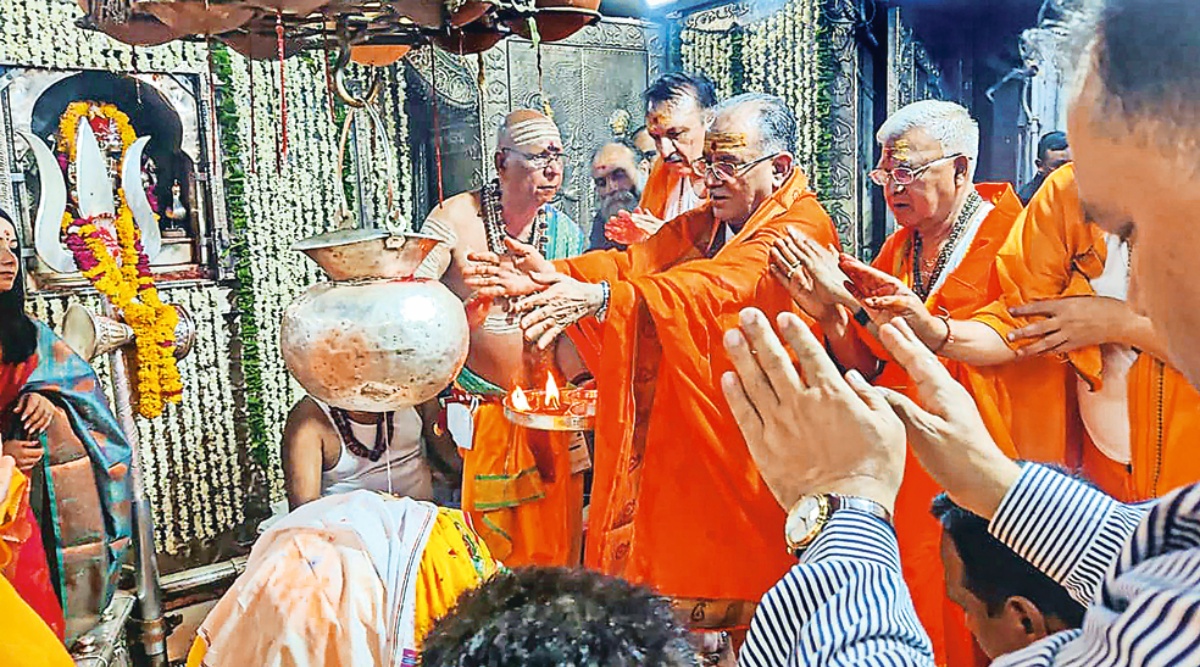 In MP, Nepal PM offers prayers at Ujjain temple - Vimarsana News