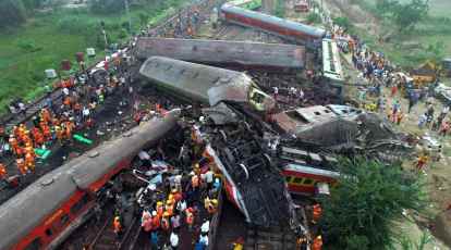 Race against time for rescue team at Odisha train accident site as toll  climbs to 261 | India News,The Indian Express