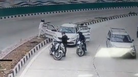 Pragati Maidan robbery, detention in Noida robbery case, Rs 2 lakh robbery at gunpoint, Chandni Chowk delivery agent, indian express, indian express news