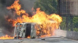 pune-mumbai expressway fire