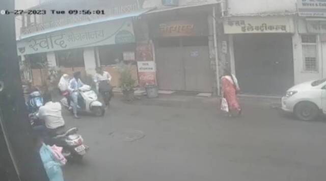 Pune woman attacked with machete: Action against 2 absent cops